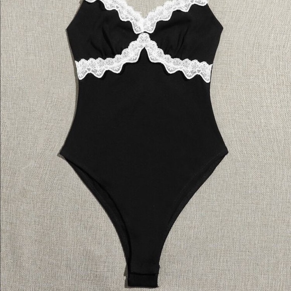 Lace trim bodysuit - Picture 3 of 5